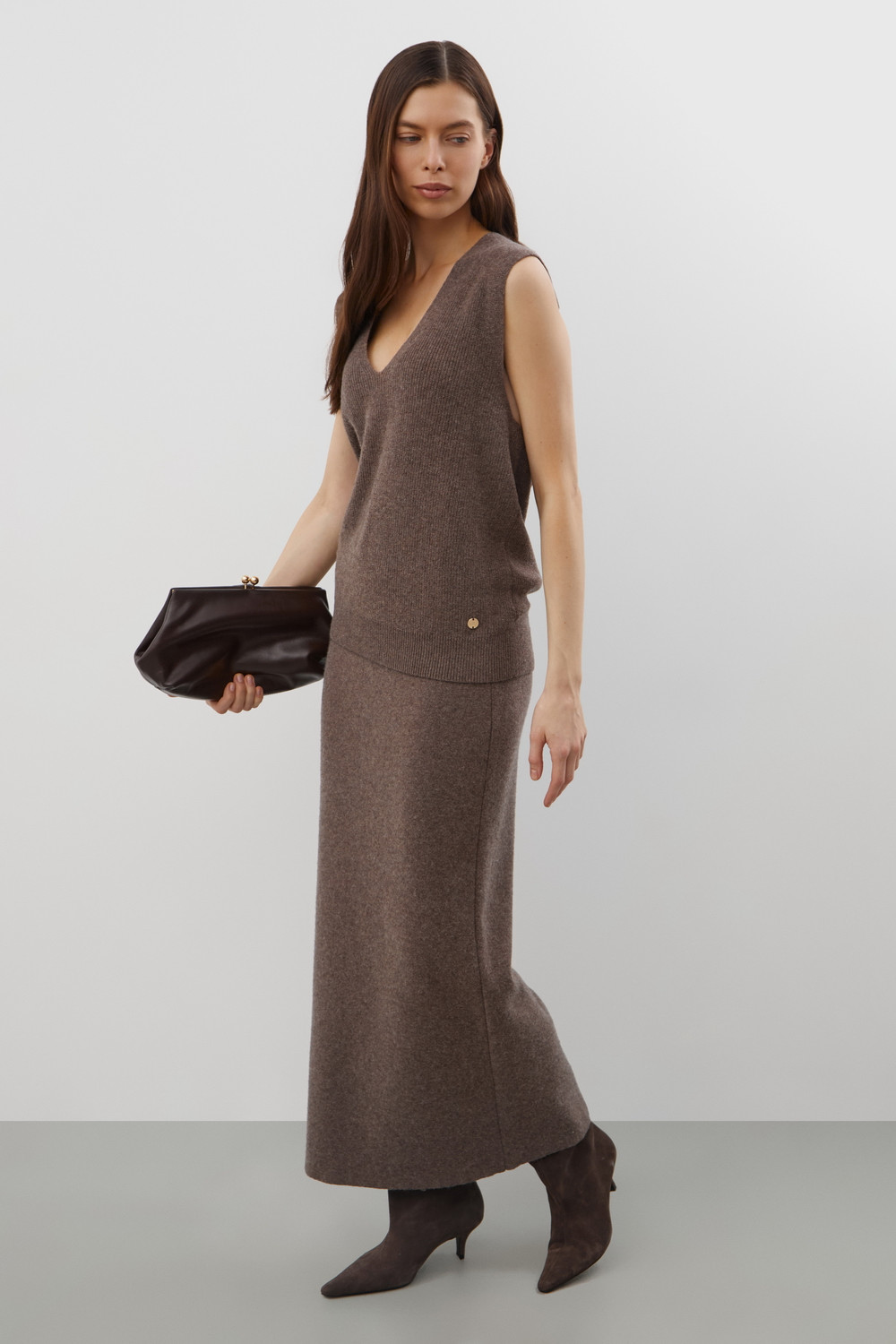 Жилеты женские для мам, артикул: ЕВ 30308/ш, цвет: коричневый, фото 4